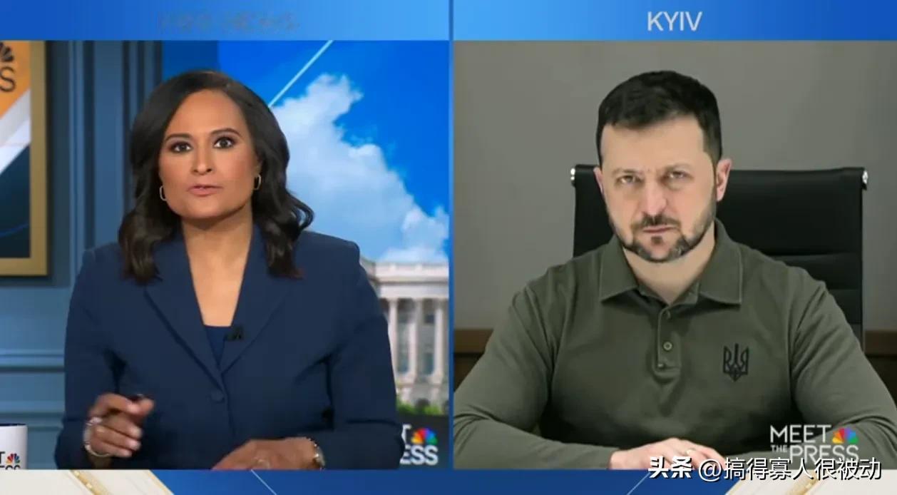 三年前，美国放弃了阿富汗，让自己蒙羞。昨天，美国避免了类似的耻辱。泽连斯基在接受