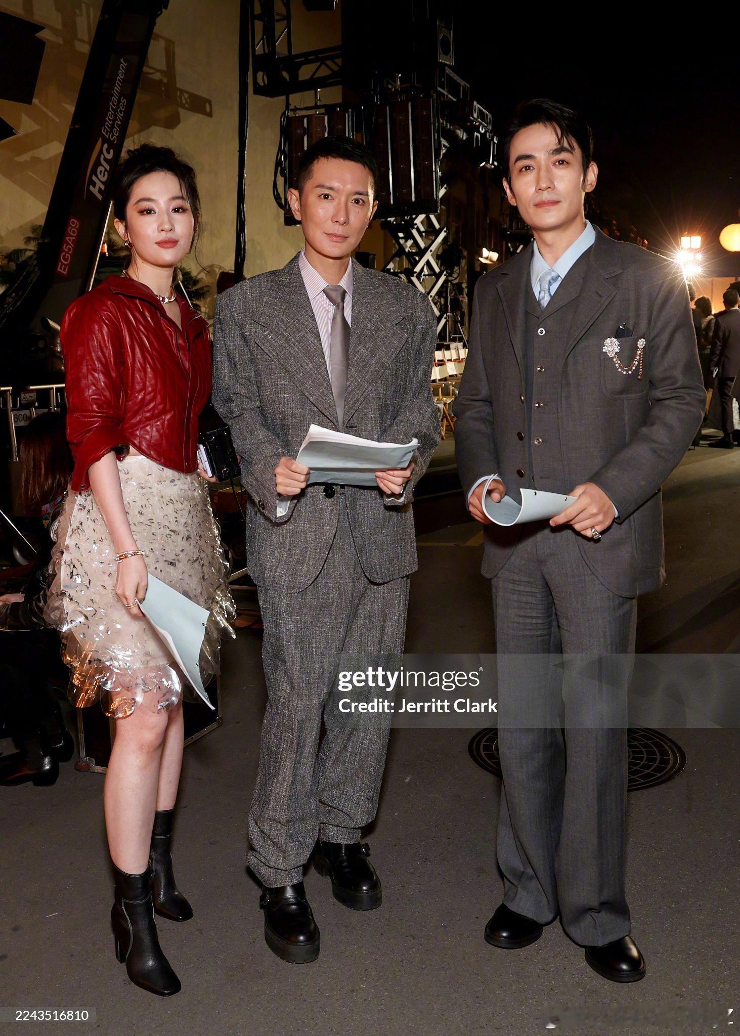 出席 VOGUE WORLD : HOLLYWOOD 的刘亦菲、朱一龙、以及 V