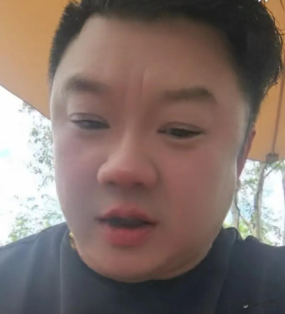 今天在沈先生直播间吃到了这些瓜:

1.他说小凤家的房子那时候买估计是要300多