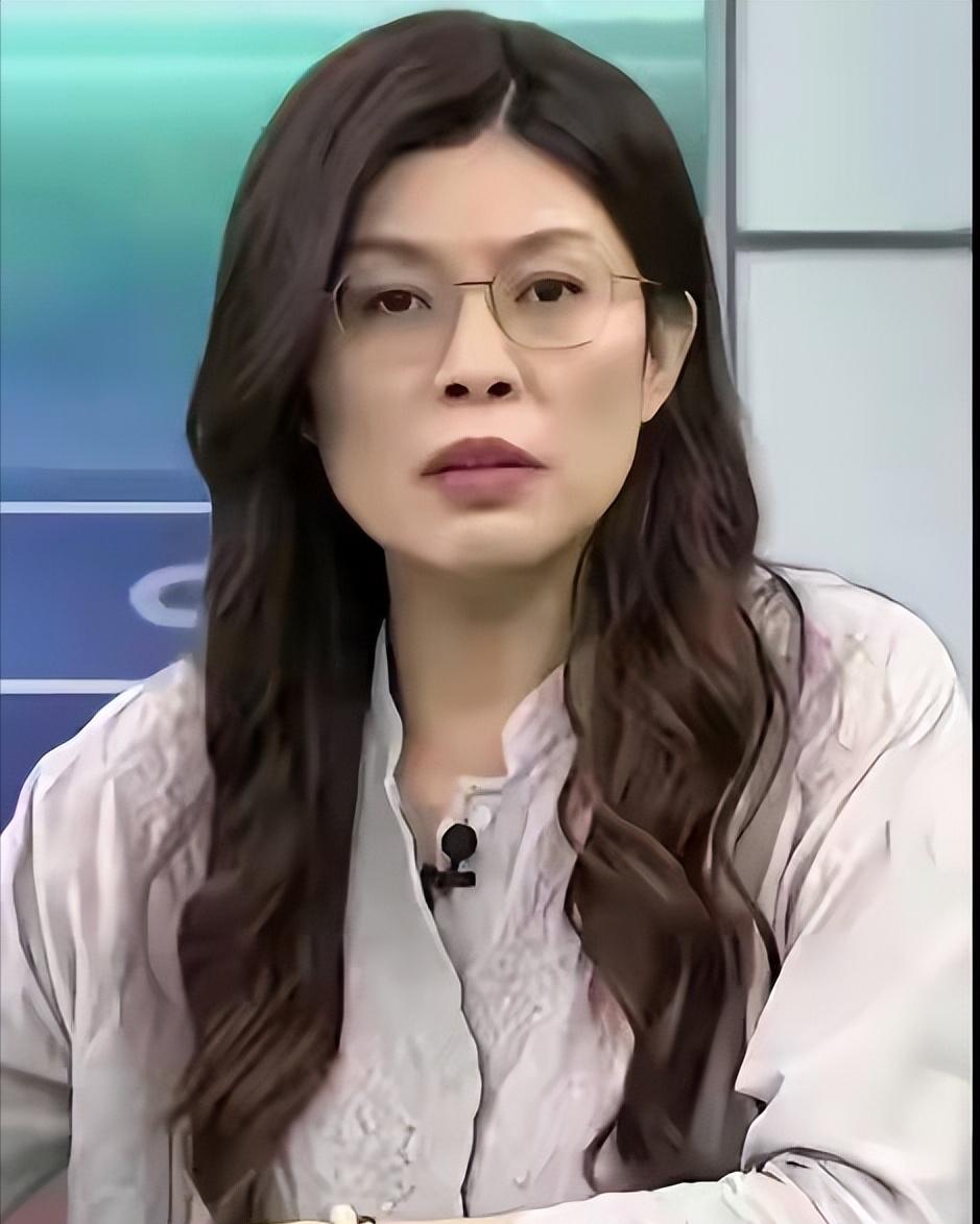 [浮云]随着时间的推移，郑丽文的真面目也越来越清晰：她既不是追求“台独”的政客，
