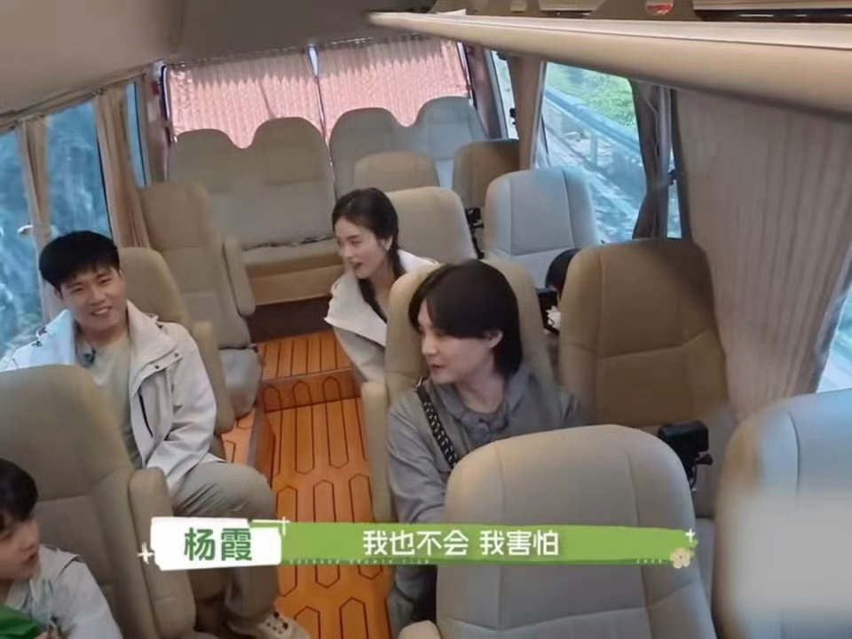 听到小朋友说要蹦极，尹正瞬间瞳孔地震：“这辈子都不会！”哈哈哈哈哈这个反应也太真
