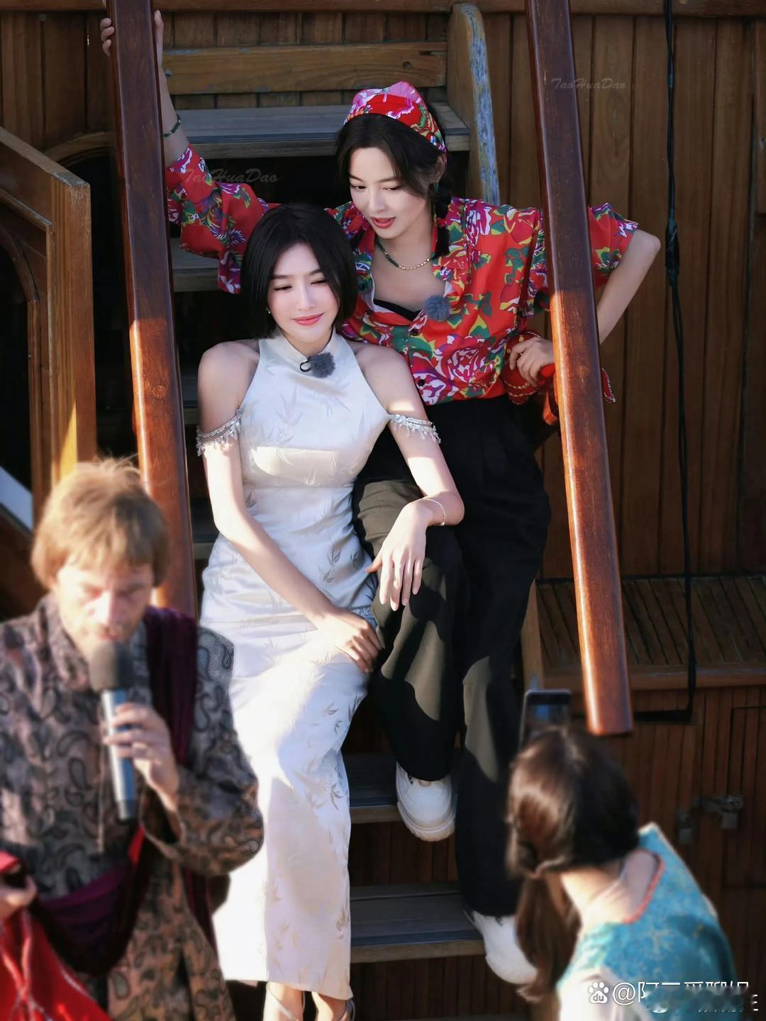 花儿与少年秦岚和辛芷蕾这张合照直接封神！！！ 绝美啊！ 