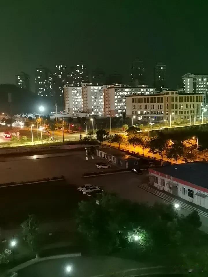 现在准备期末了，给大娃儿抱佛脚，今晚让大的做数学单元测试，一套试卷基本上都是错的