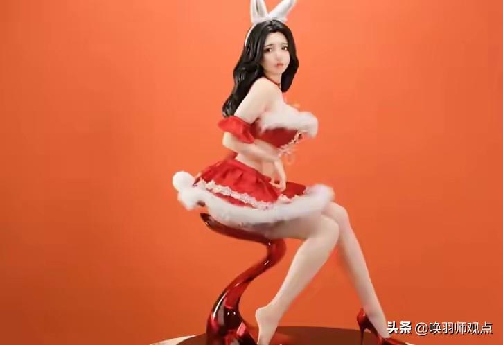 外婆发现外孙女网购了4个低俗色情动漫手办，果断报警。警方溯源广州某玩具公司，抓获