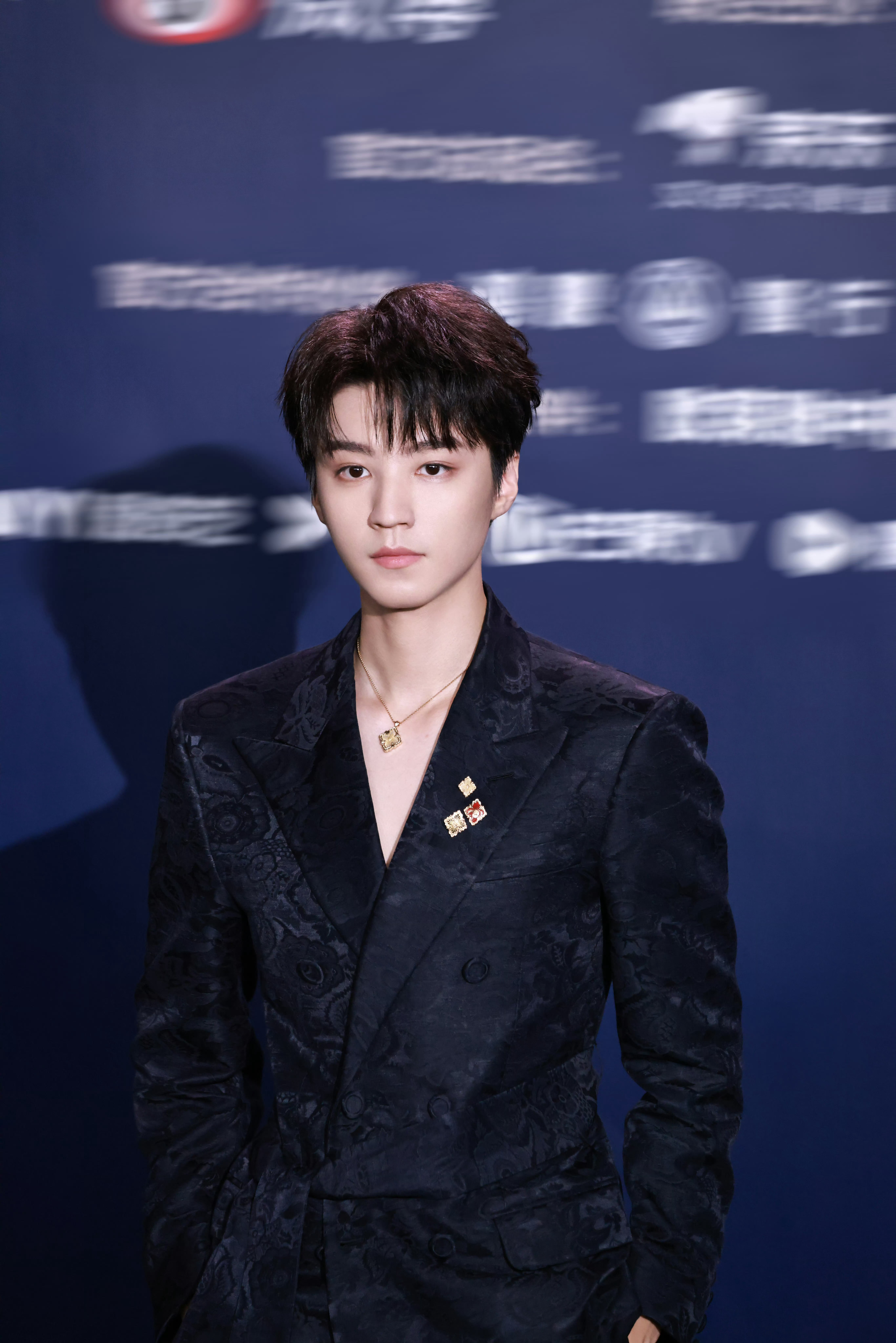 王俊凯 💙王俊凯花西子首位全球彩妆代言人💙💙王俊凯法国希思黎首位全球品牌代