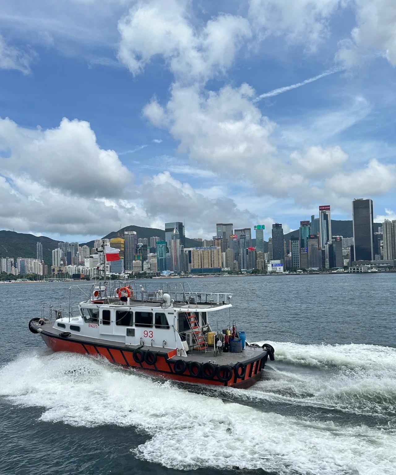 香港经济一半靠金融、香港金融一半靠保险、香港保险一半靠内地人，只是这种游戏还能持