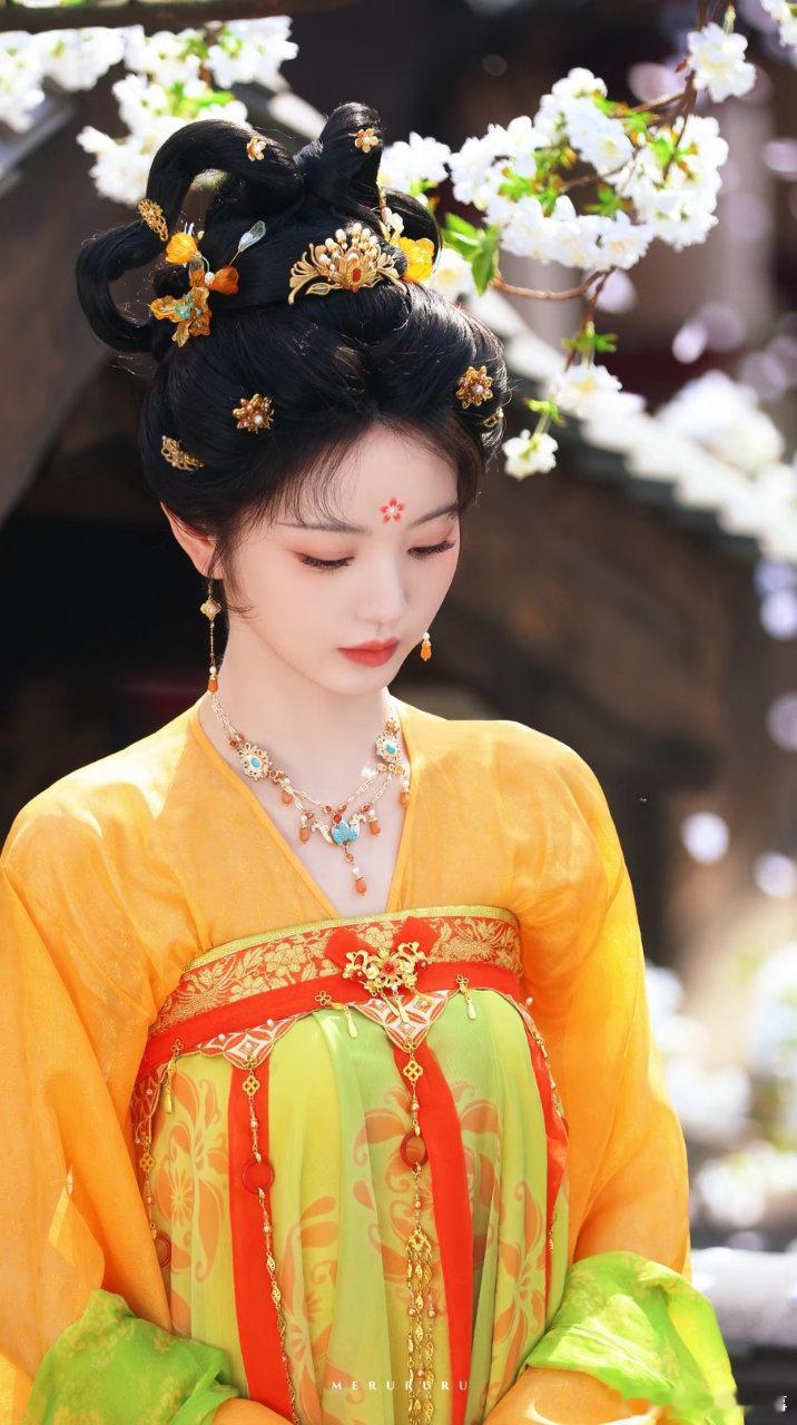 田曦薇子夜归人生镜头 谁没被《子夜归》田曦薇的猫妖角色戳中！“欢迎来到长安妖市”