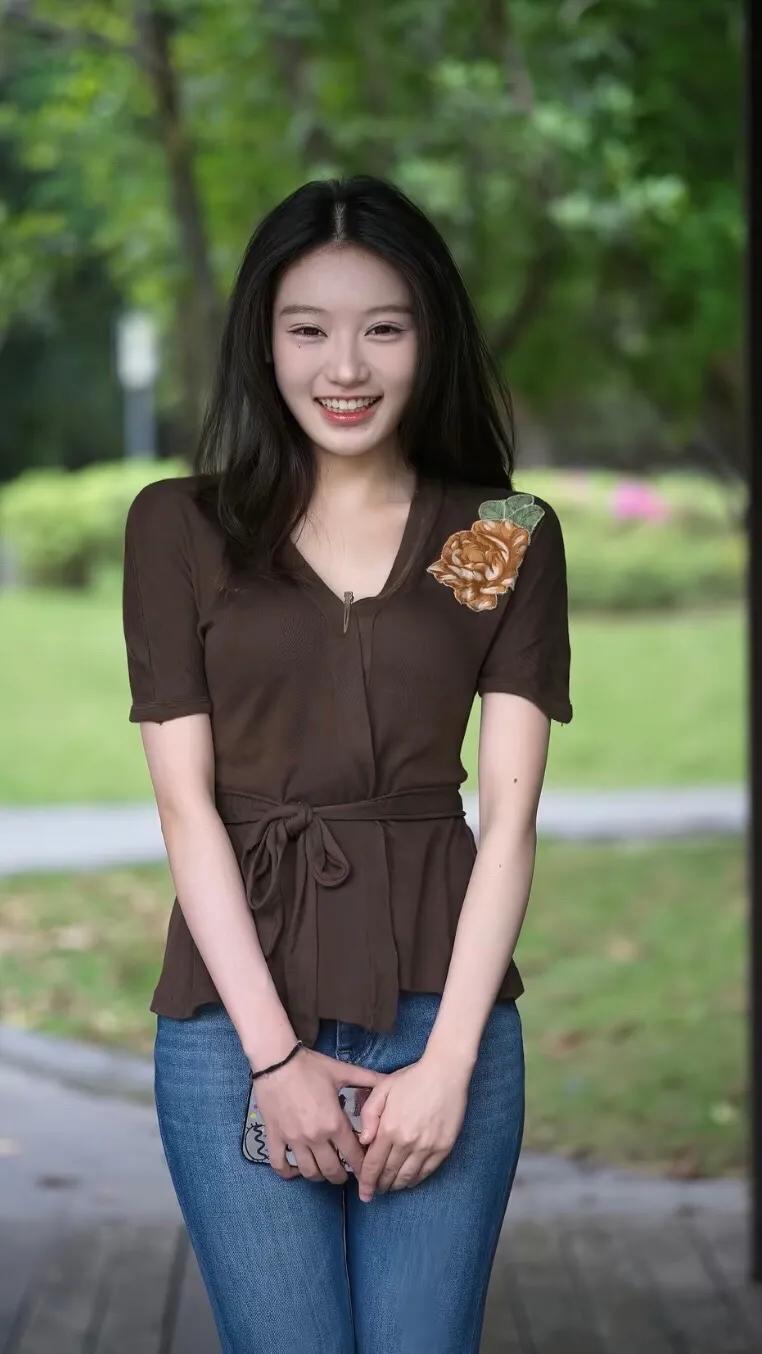 清纯甜美的样子漂亮吗
