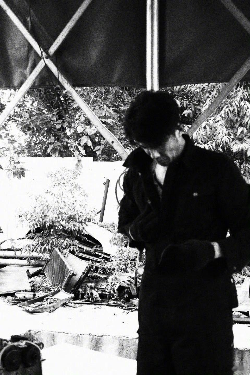 李泽锋从老实人变病娇只用了一集把程小东的反转演得又狠又戳心，前一集还在默默修车、