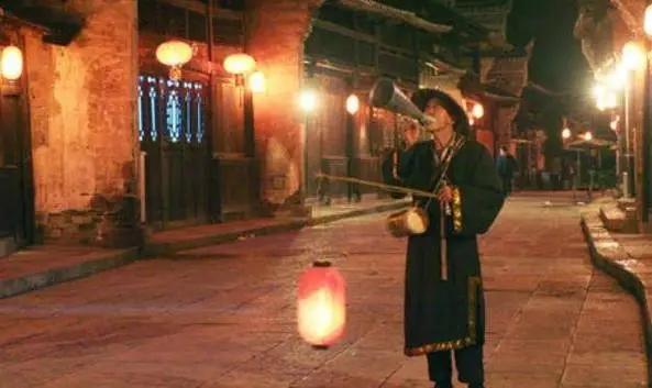 古代打更人只在负责报时吗？深入了解，发现他们还有这些功能 
 
元和二年，也就是