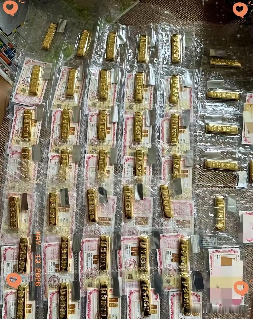 这下好了，
昨天买黄金的估计都快哭了，
5月12日金价涨到1044，我在
104