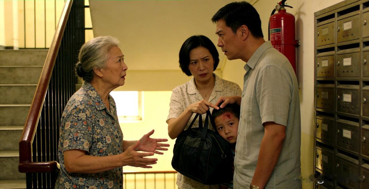 天天帮邻居看孩子，孩子磕碰为啥全赖我？
 
我退休在家，没事就在小区里遛弯，对门