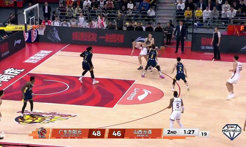 我天别再过度协防了，诺威尔已经投疯了，就掐住重点人呐！广东男篮vs山西男篮