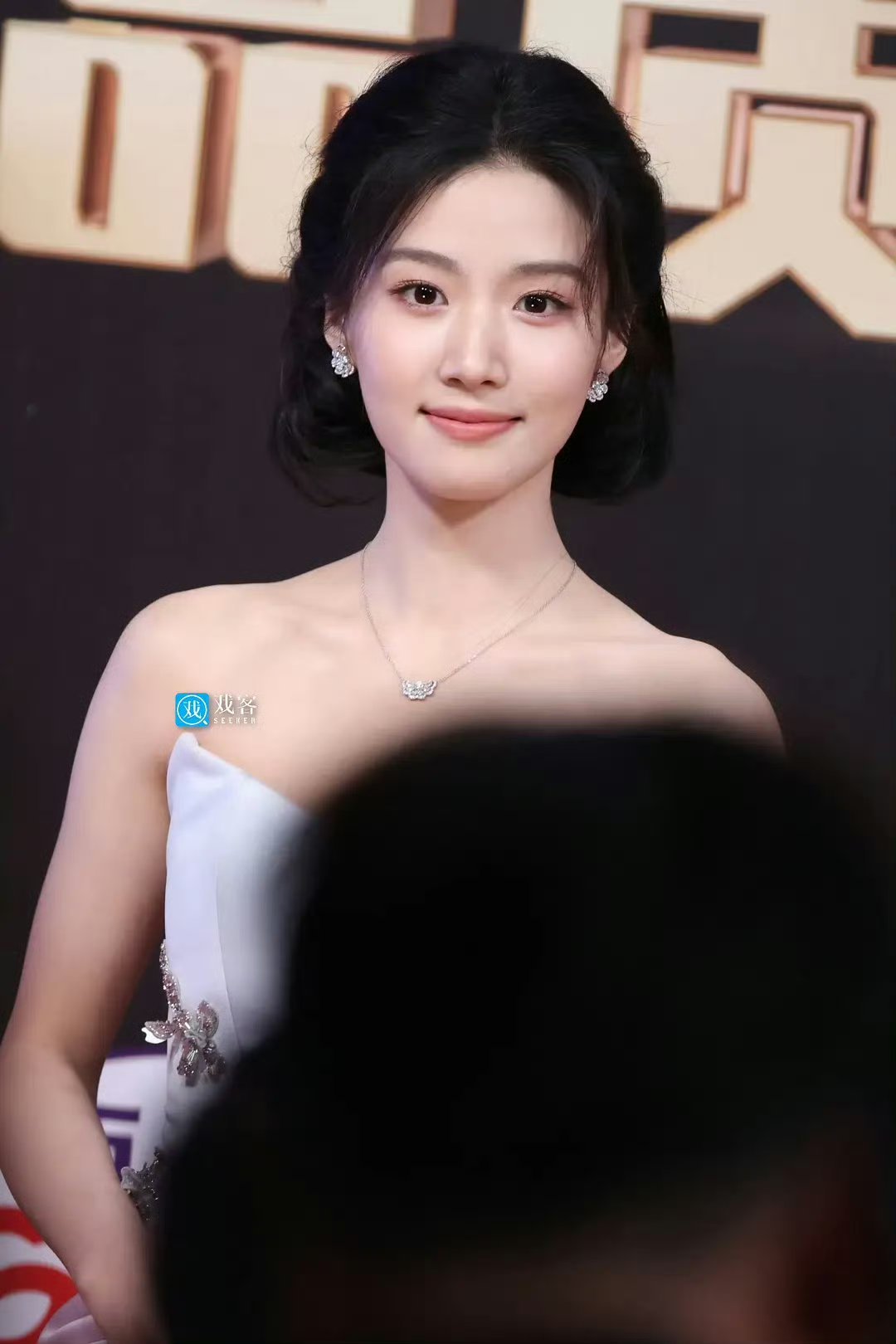 难道真的没有人觉得姚安娜长得很像卢昱晓吗？ 