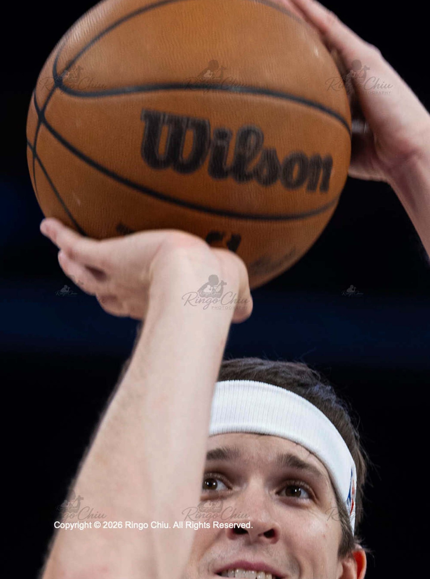 好图，就是摄影师版权意识很强。火箭vs湖人詹姆斯里夫斯