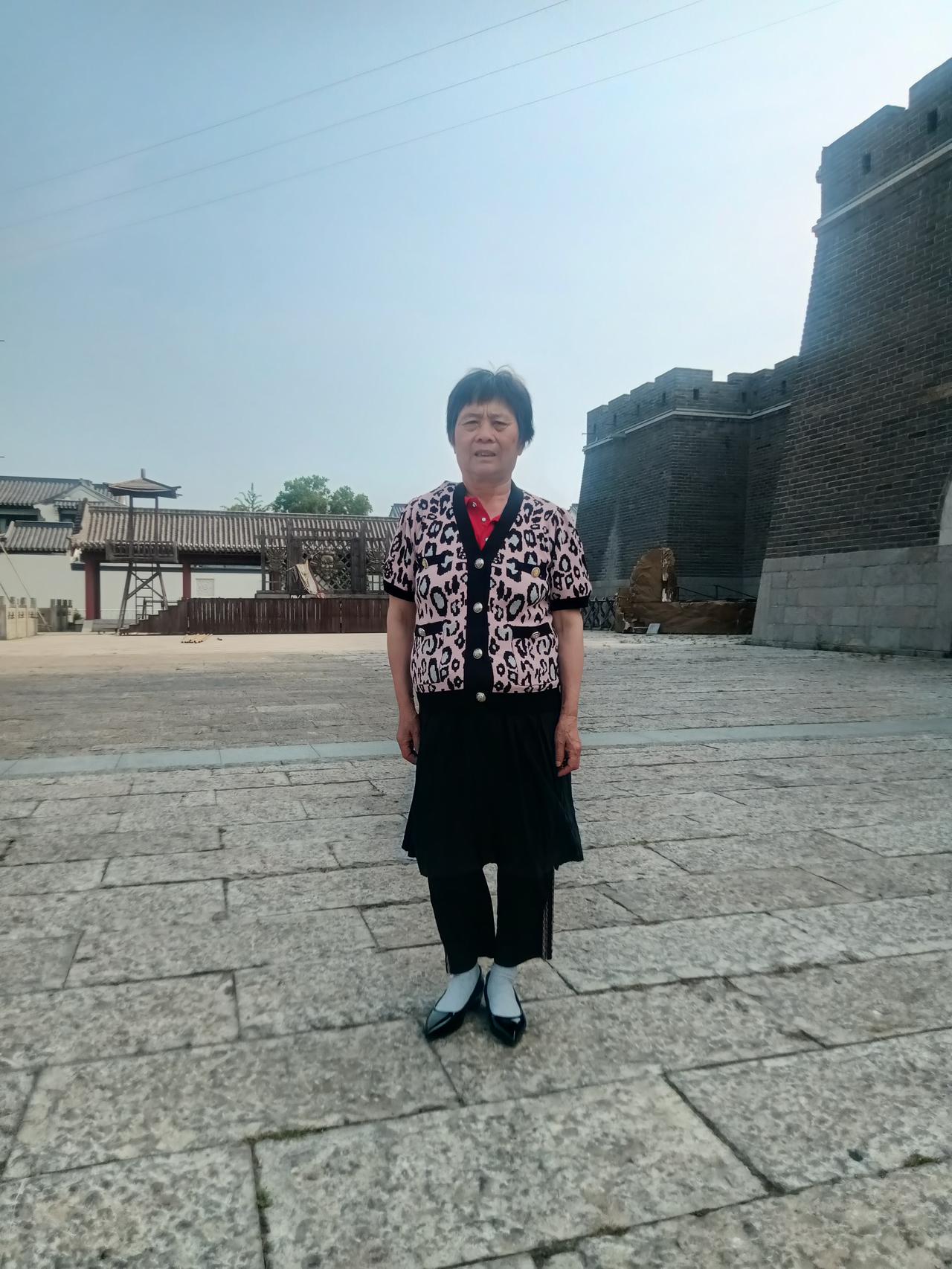人心不可不防
藏头诗
文/李兴伟
人心不可不去防，
心在肚里难见祥。
不可全信相