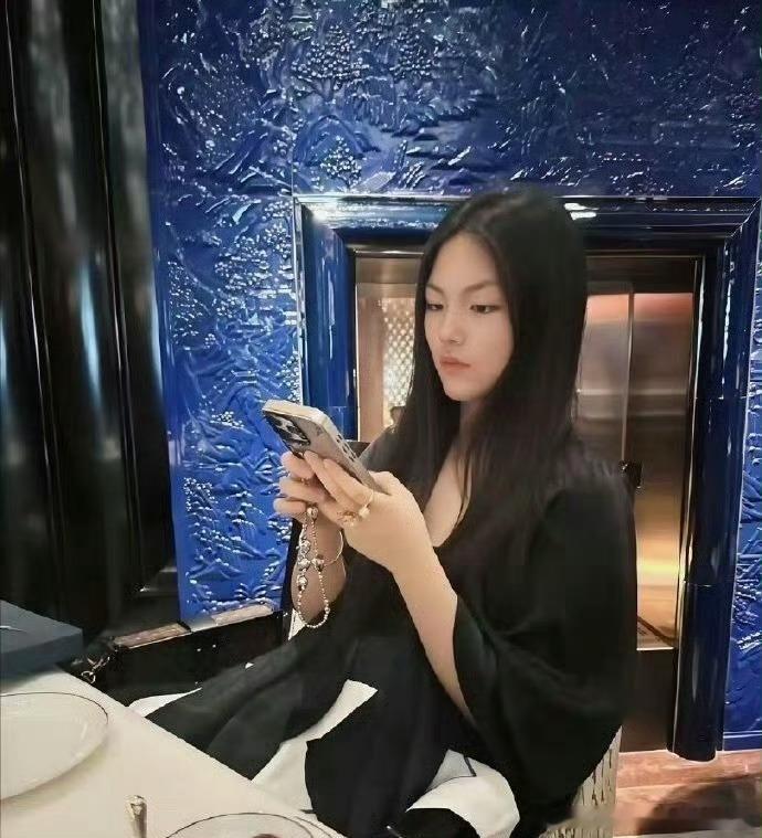 有钱人的气质真的不一样！王诗龄吃个粽子居然让我有一种吃不起的感觉…… 