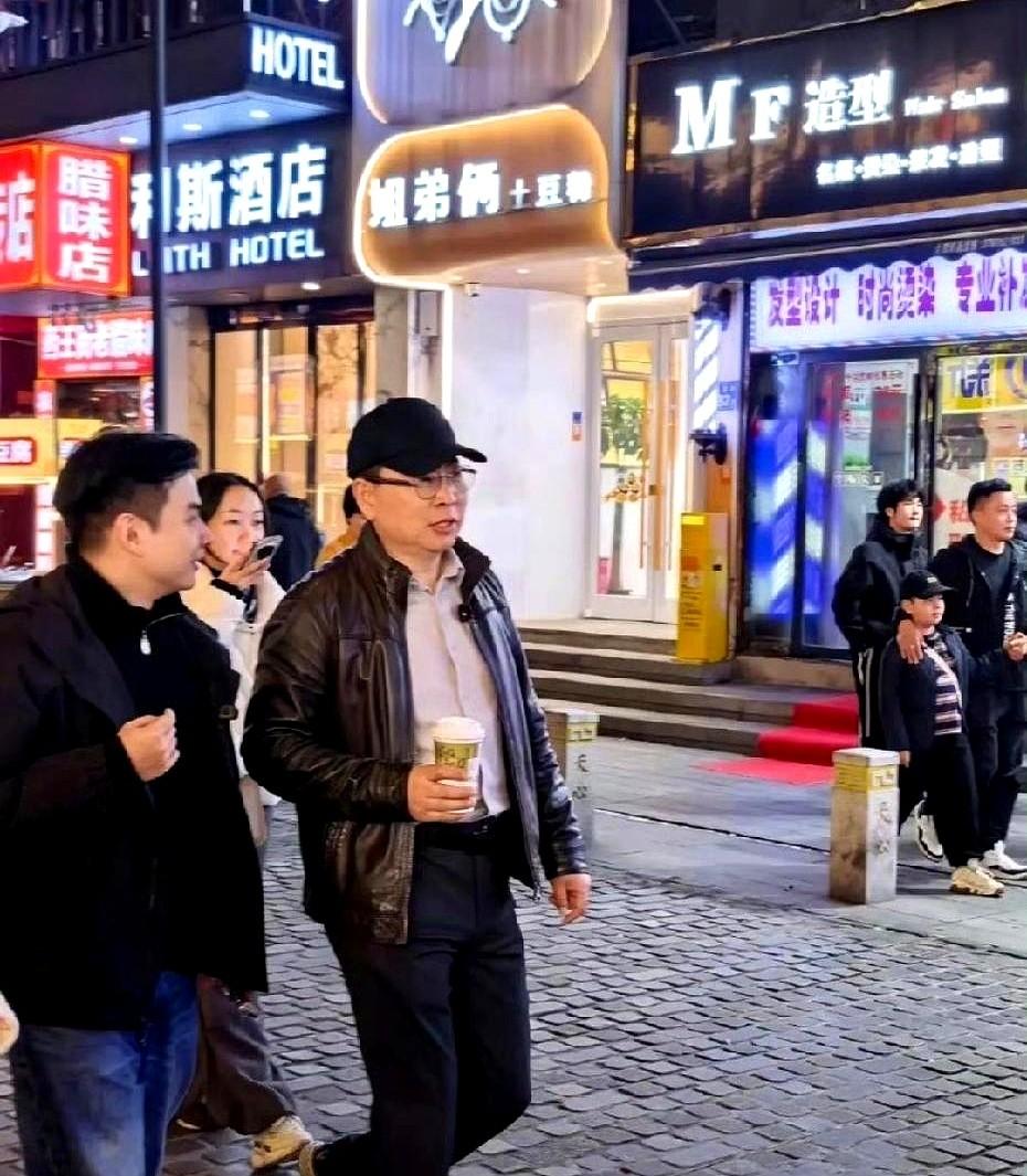 《天道》里丁元英那句“透视社会三个层面：技术、制度、文化”真是炸裂！他说，任何命