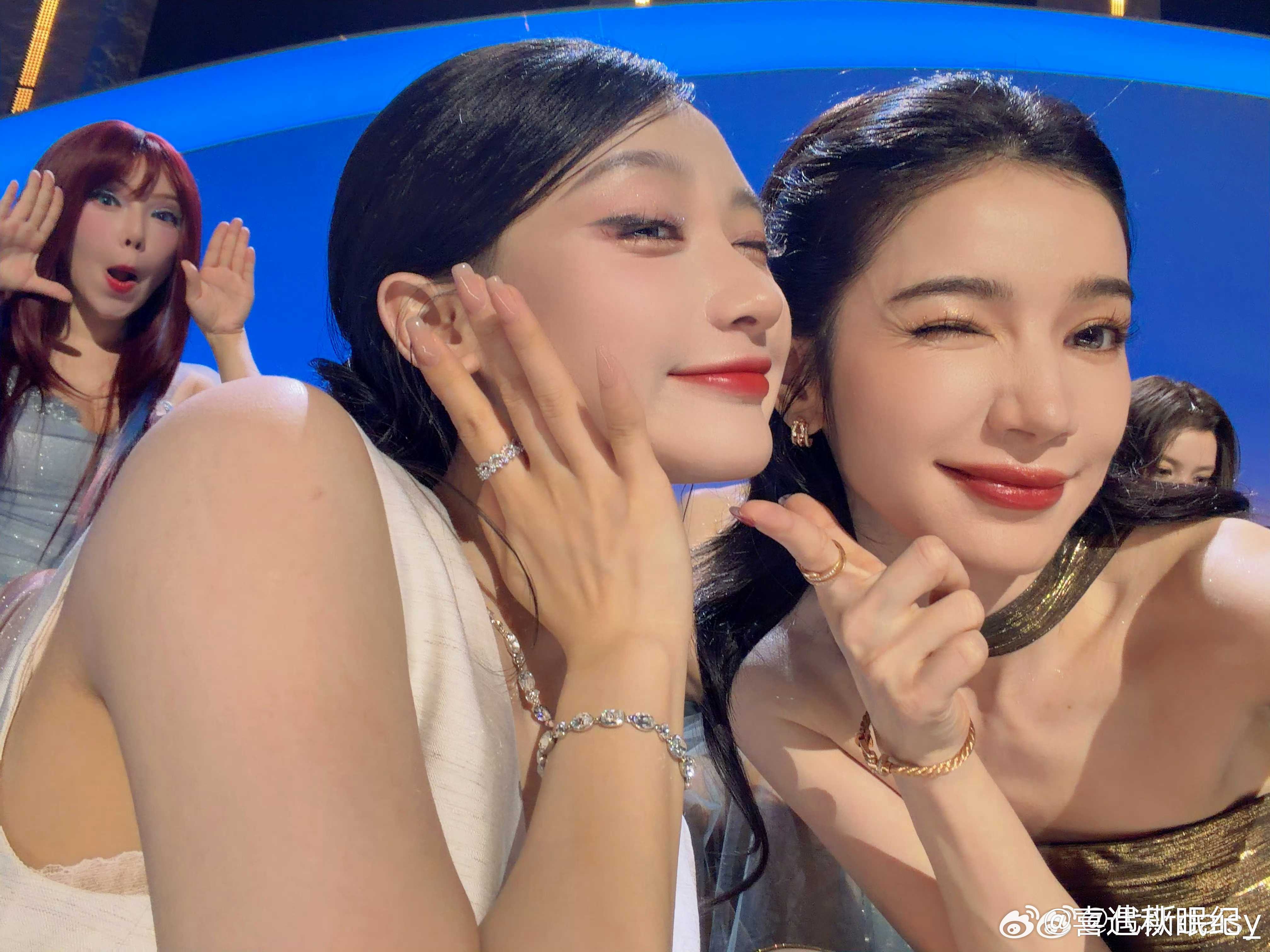 斯林挤眼好萌吧 