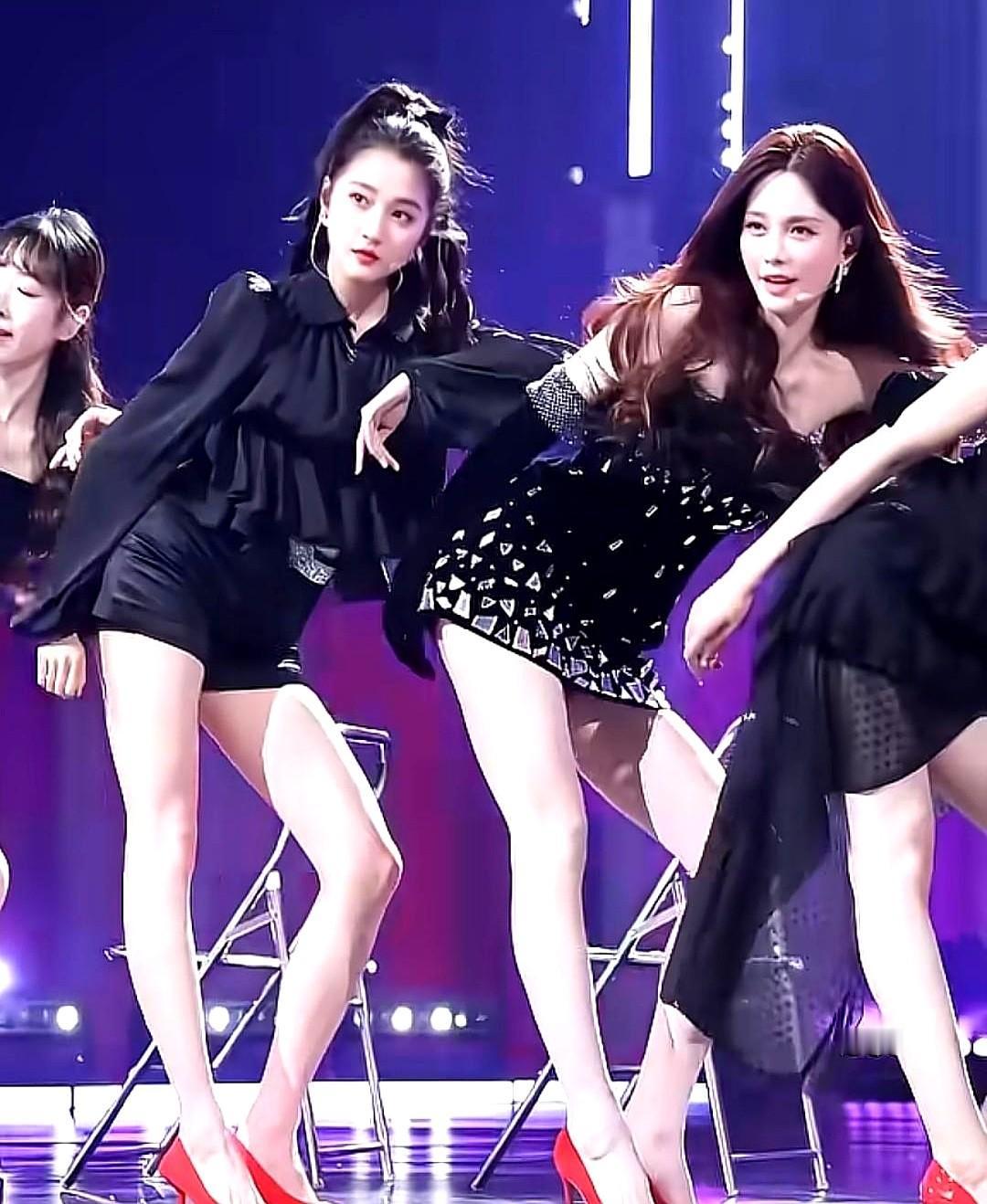 同样170+大长腿，为啥沈梦辰一弯腰就妩媚，关晓彤站那儿就自带正气？

关晓彤2