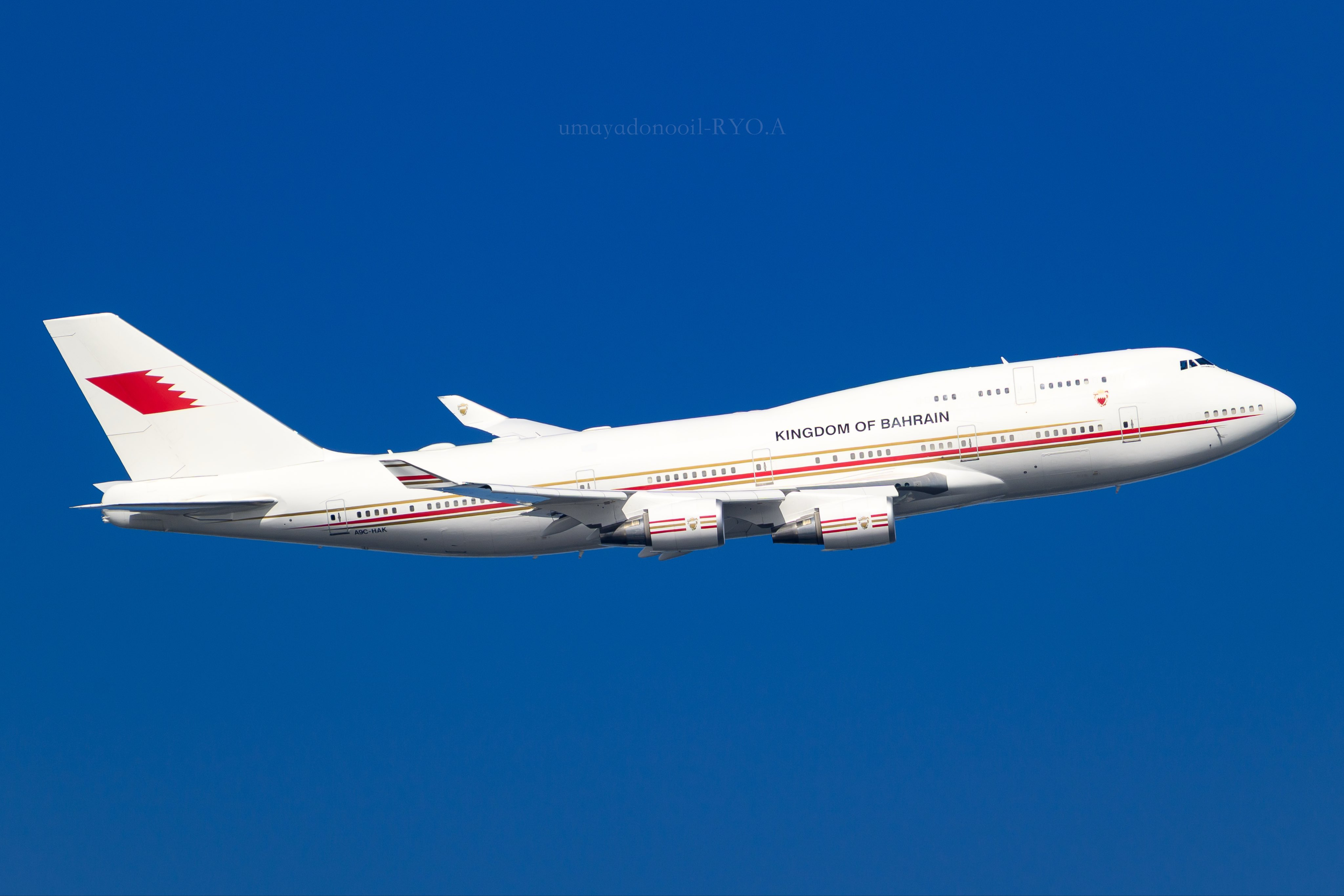 飞临羽田机场上空的巴林皇家航空波音747-400 