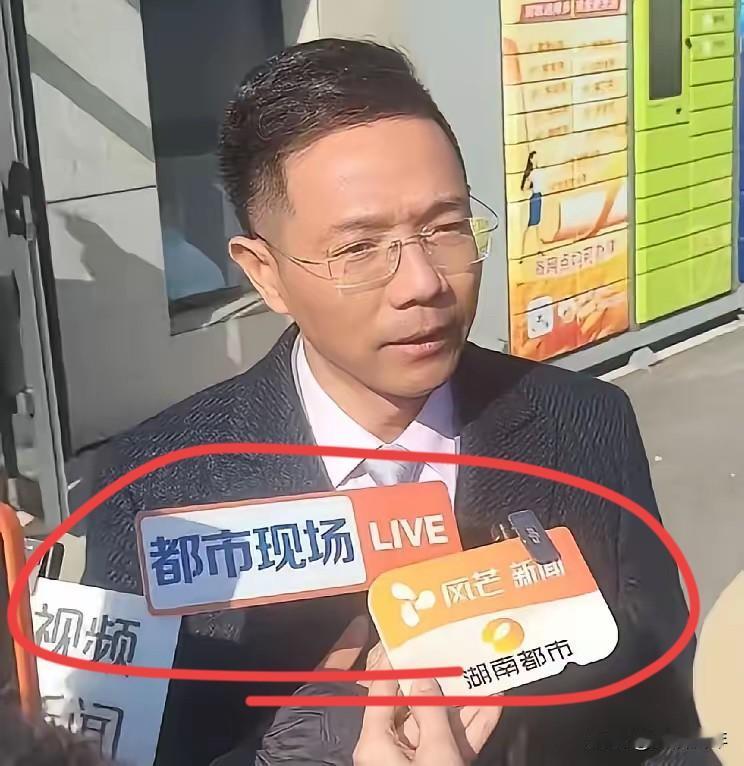 山西长治狗咬人案件，原告代理律师称只有三人进入，并且只用铁锹砸了几块玻璃。

律