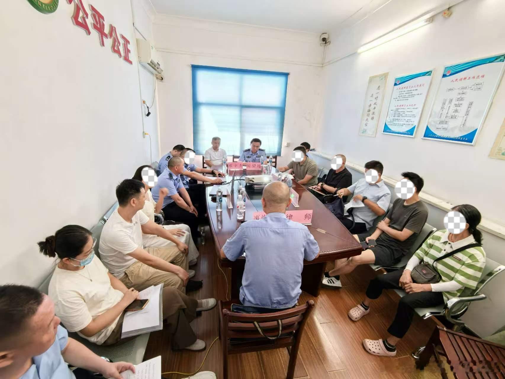 【主动接受社会监督，让事故处理更透明】7月24日上午，武汉市公安局江夏区交通管理