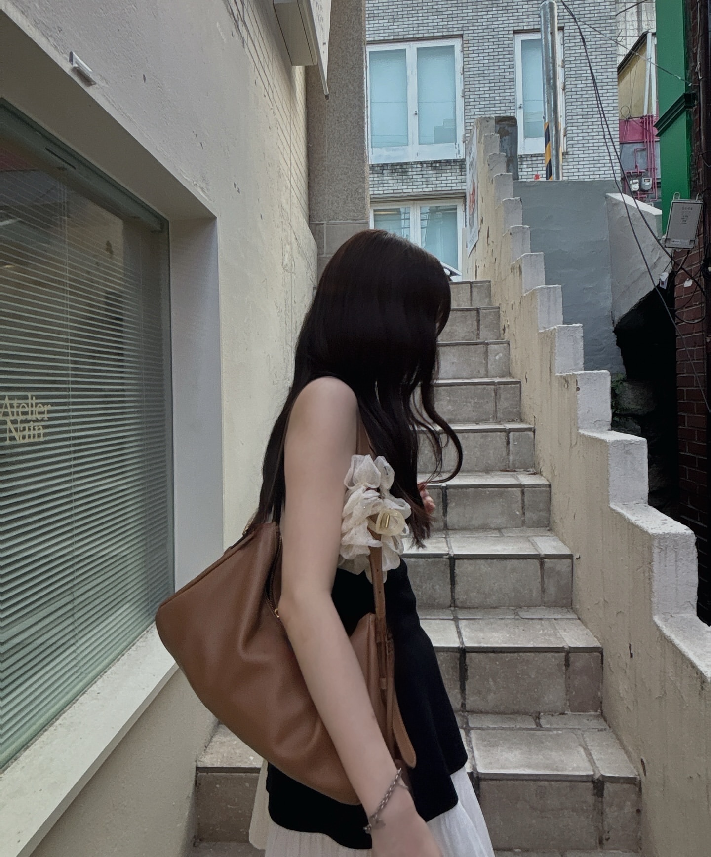 岡本姫奈「夏服着れる期間もあと少しだね。これは未央奈ちゃんから頂いた大切なお洋