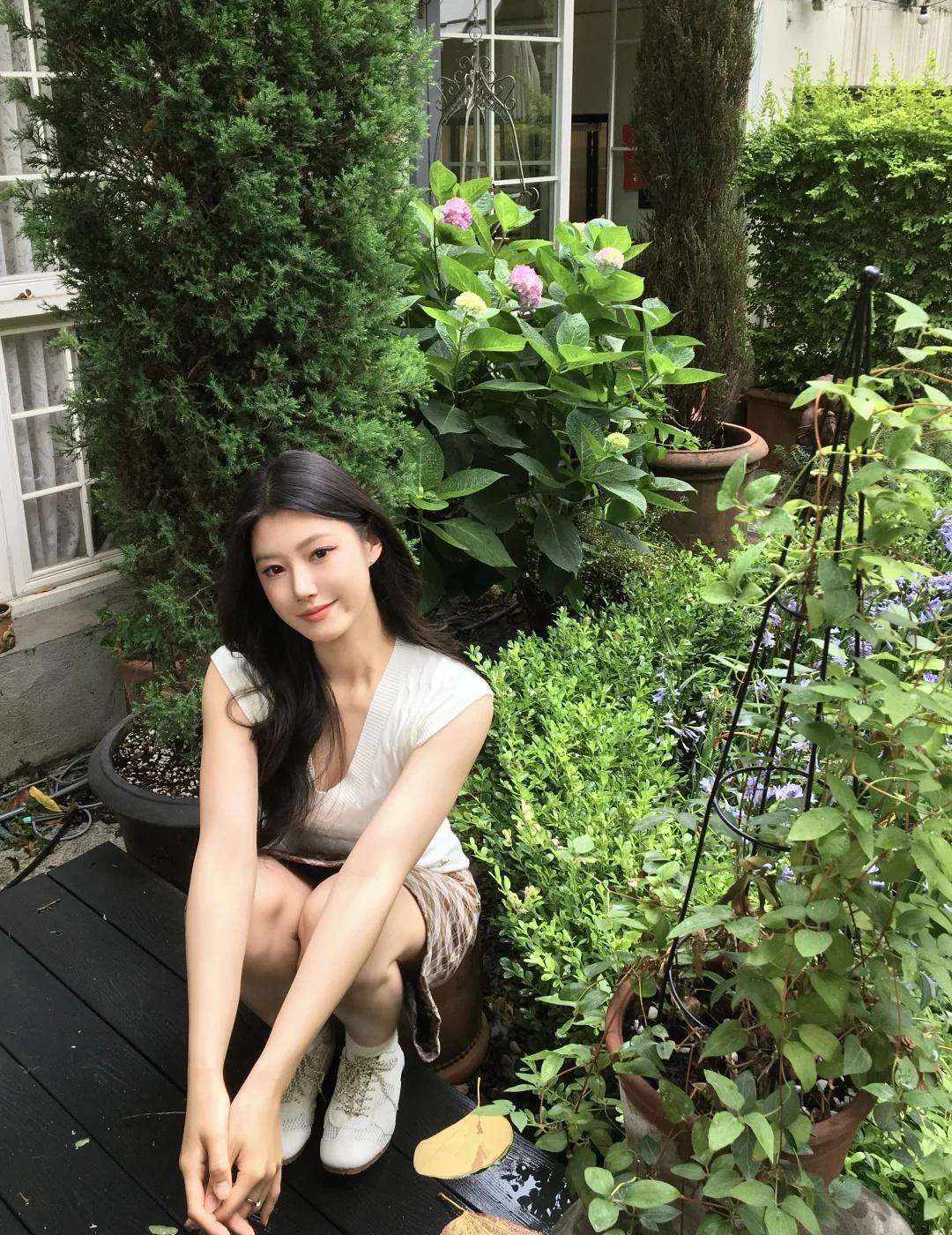 夏天就爱清透感🫧🫧
被好天气治愈的一天
特意搭了这双网面德训凉鞋
偏爱这种干