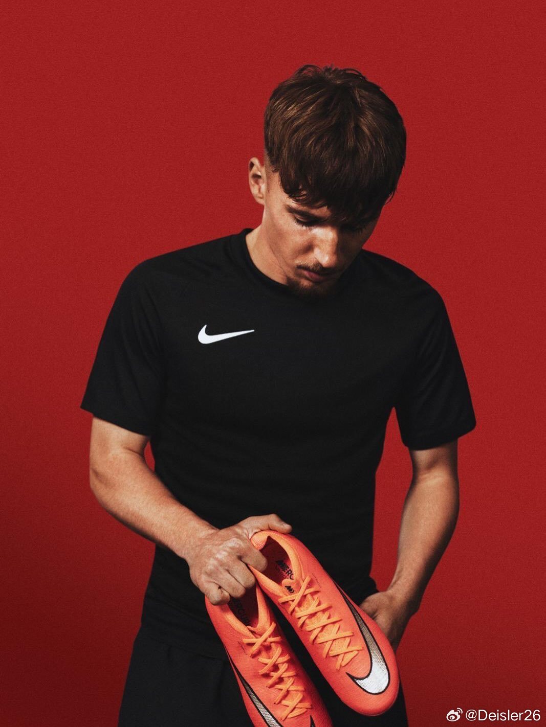🚨Nike陣營的三位拜仁球員——湯姆·比紹夫、倫納特·卡爾、亞歷山大·帕夫洛維