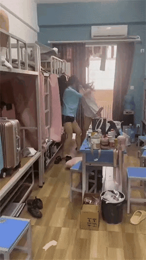 巾帼何止不让须眉，巾帼俨然超越须眉。