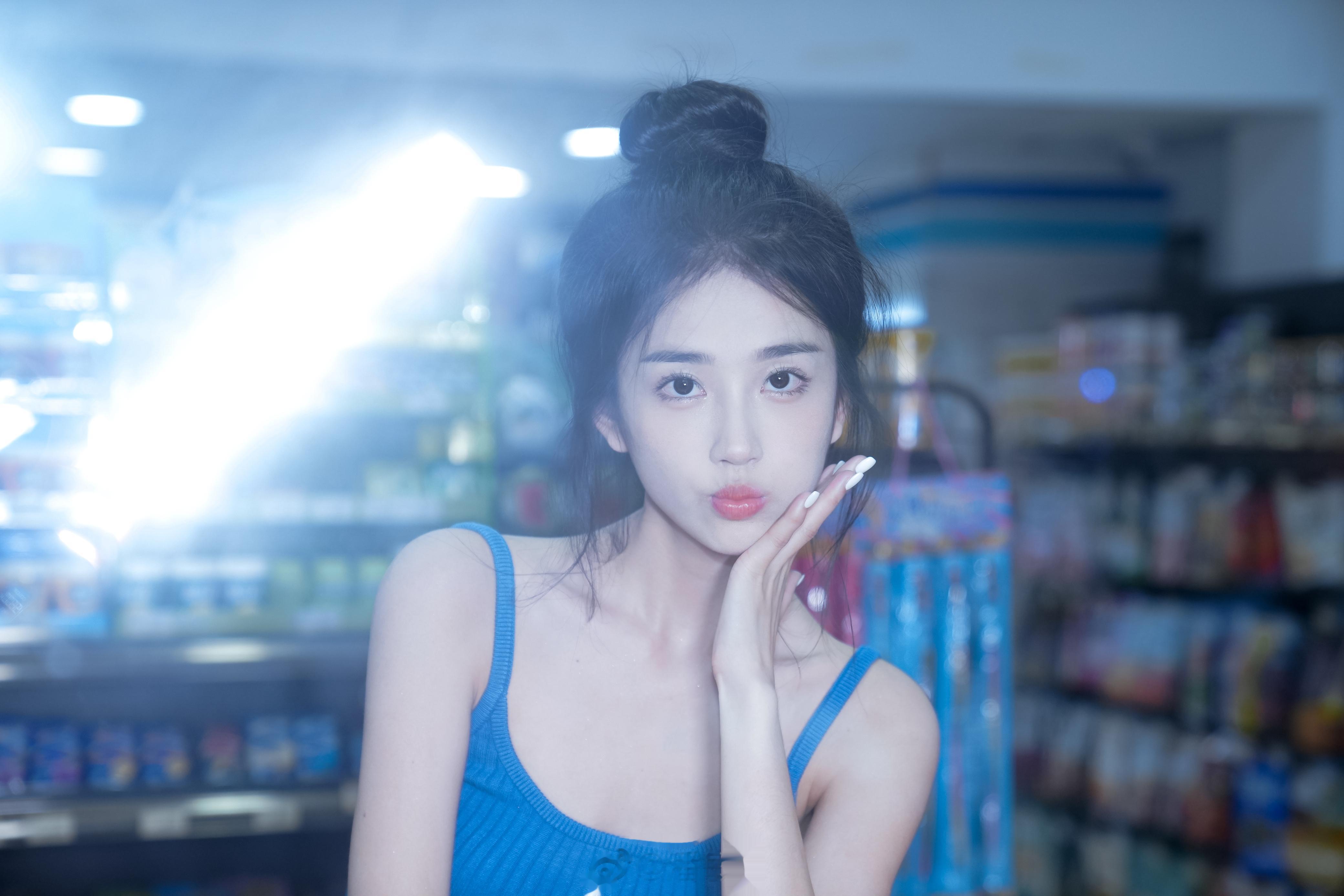 便利店女孩 ​​​