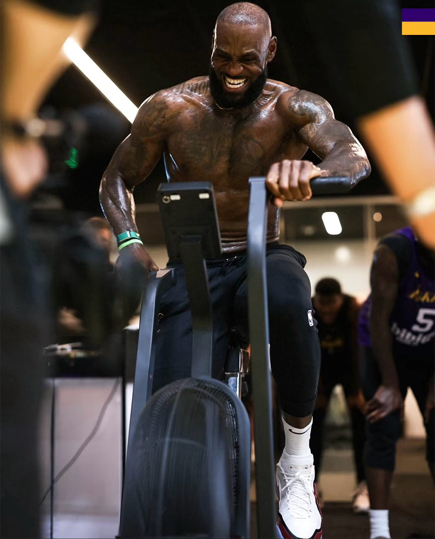 无论到什么时候，你都是那个可以鼓舞人心 良好带头的榜样！詹姆斯