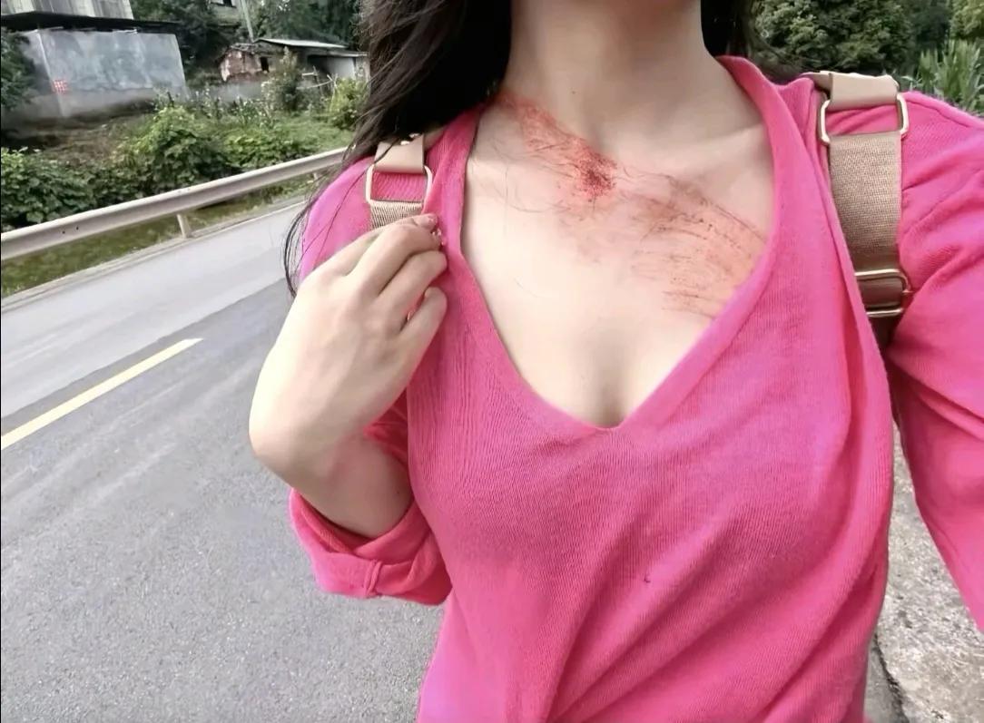 怎么会有这么狠心的姑姑？
父母在我几岁的时候就已离婚，这些年一直寄养在姑姑家。受