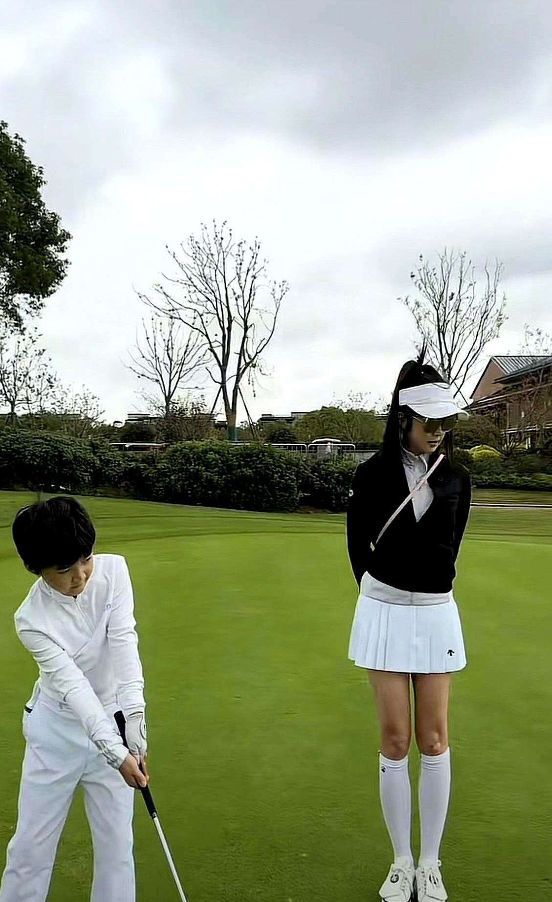 太巧了！全网都在蹲答案！大家发现了吗？龙公子和七月、盈公主和阿迪，竟都在11月结