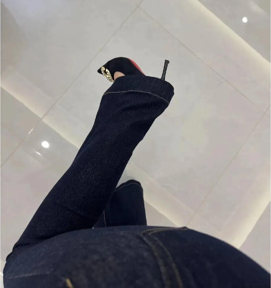 还有俩月就要跟谈了两年多的对象订婚，这几天愁得睡不着。
 
不是感情出问题——我