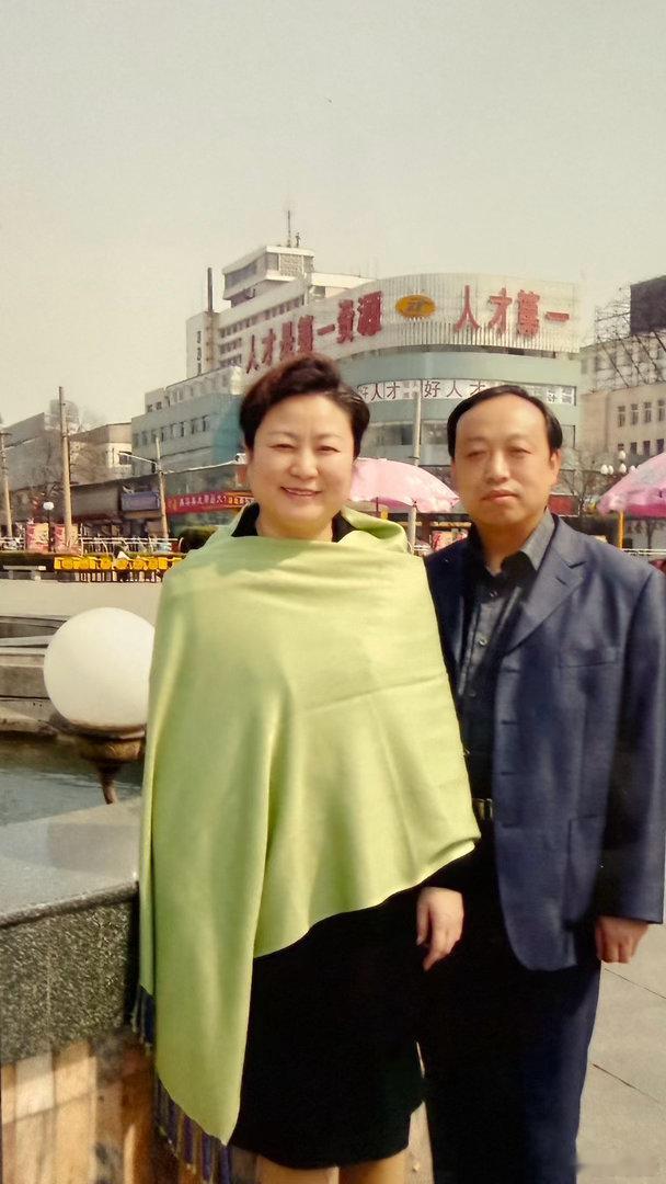 翻出一张与孙储琳逛街的照片 ​​​
