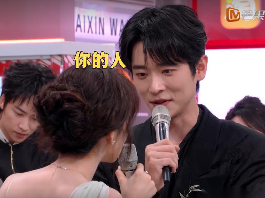 “大长脸”于洋为了博得白鹿的好感，说了一段“经典告白”，白鹿笑到失去了表情管理。