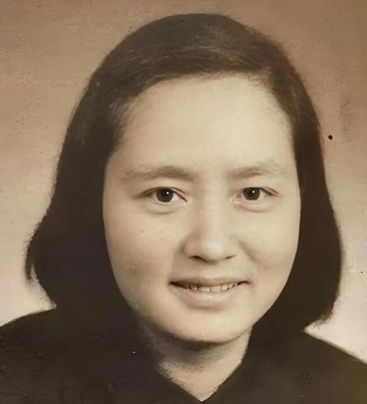 太震撼！她背着出生18天的婴儿走完长征，独身坚守60年，女儿终成共和国少将。这位