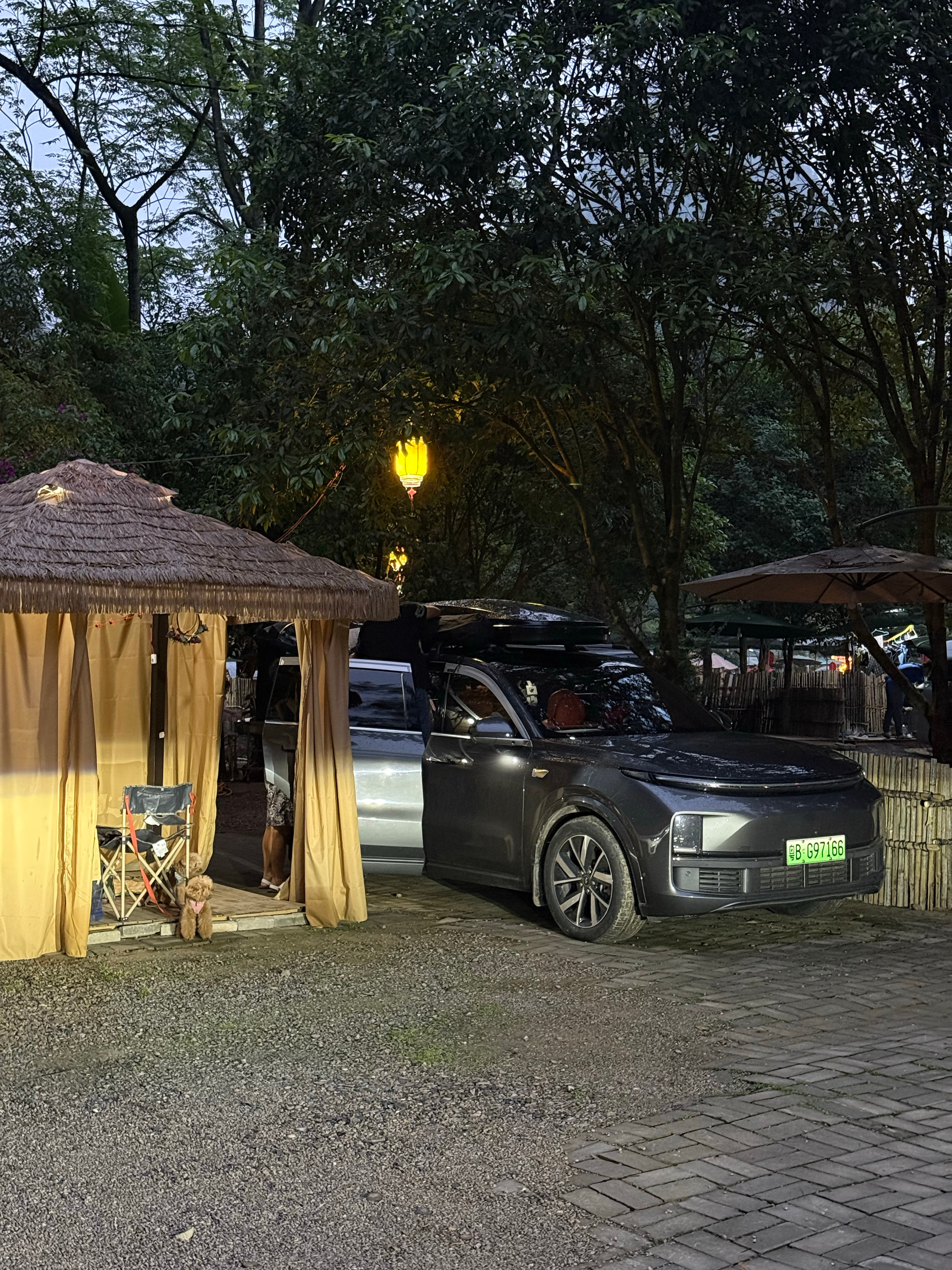 今晚就在这里落脚怎么样隔壁邻居还有智己和理想～ 桂林·十里画廊