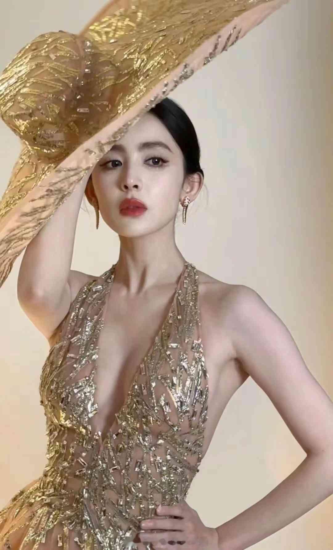 古力娜扎和刘亦菲都是仙气飘飘的顶级美女，各位觉得谁更美 ​​​