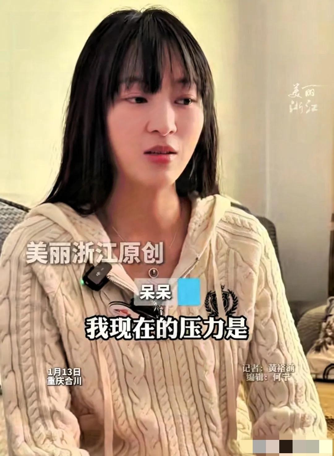 合川文旅这回是真没摆官架子，
 
23岁的呆呆刚靠视频火起来，
 
就被直接“招