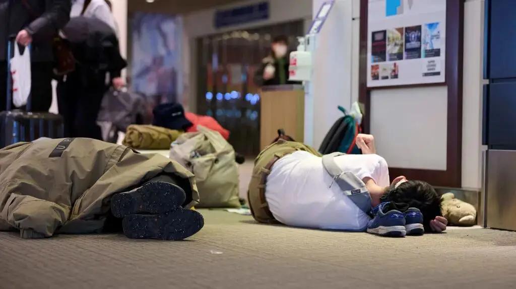 看到北海道滞留的游客喊着要国家包机接回，我是真的把大牙都快笑掉了。真当祖国是随叫