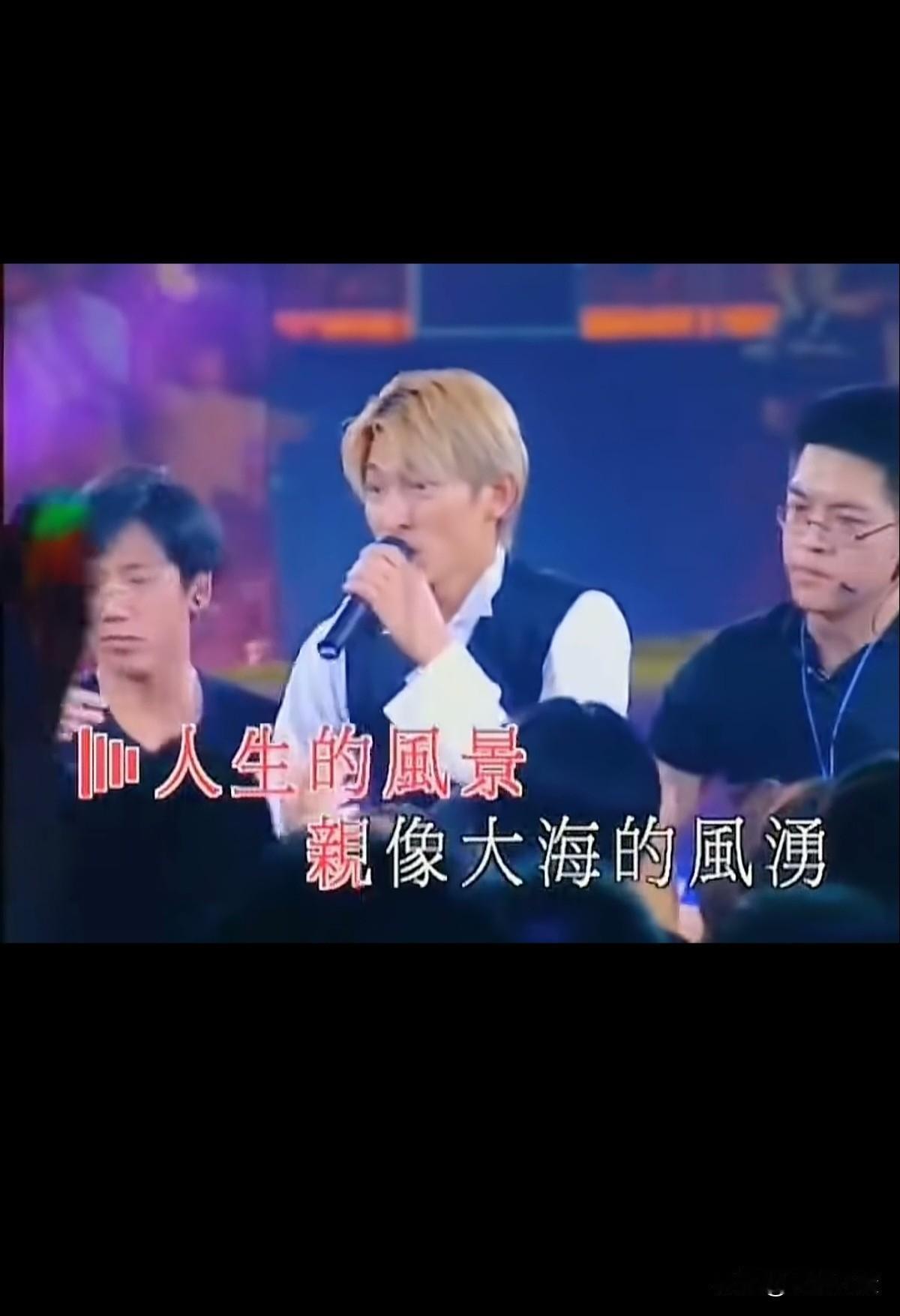 都说小女孩喜欢黄毛，这话也许没毛病，
说刘德华天王是史上最帅的黄毛，应该没有人会