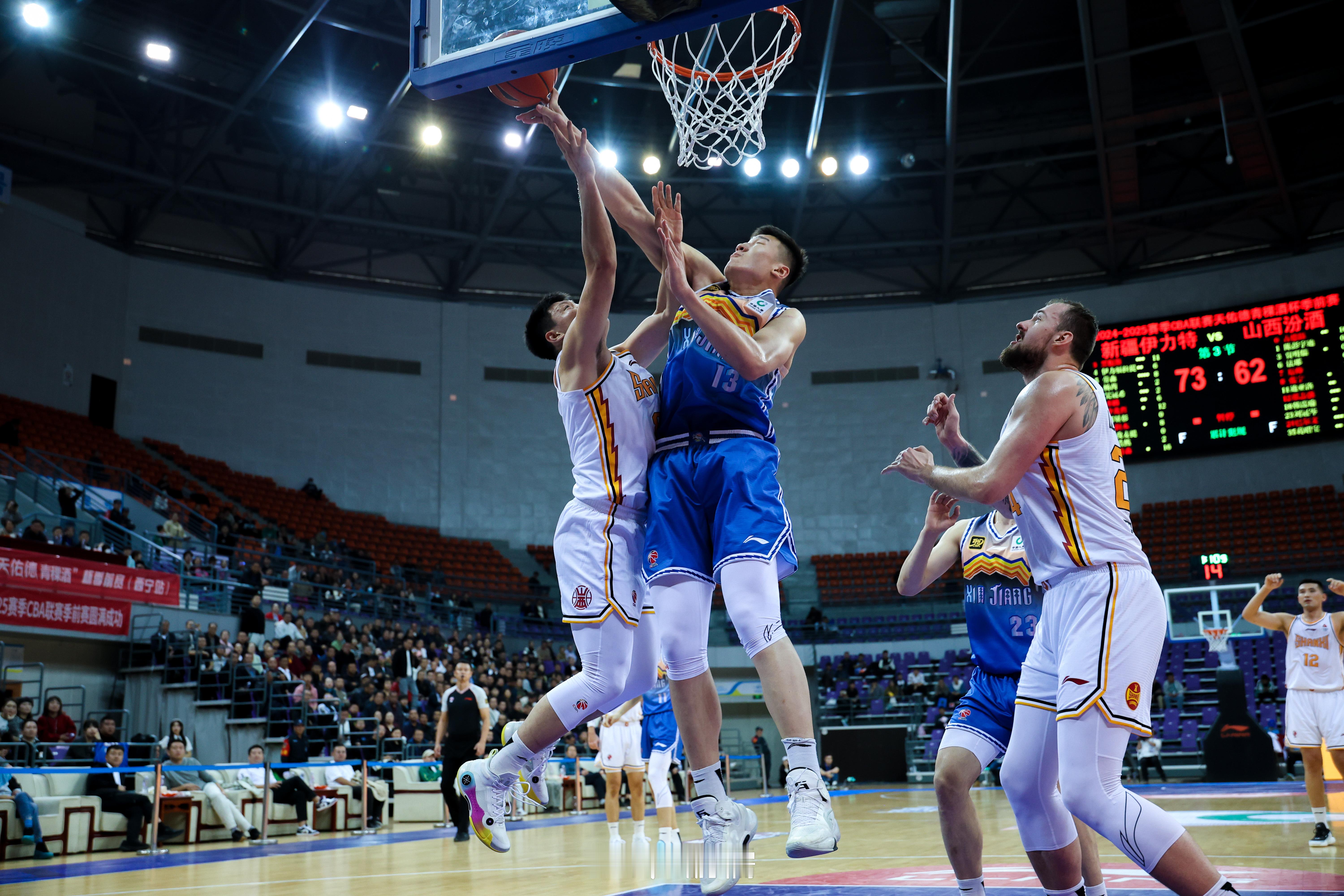 📸内线组合 李炎哲+吴冠希#有篮无界心潮无限##cba季前赛##小卢篮球世界#