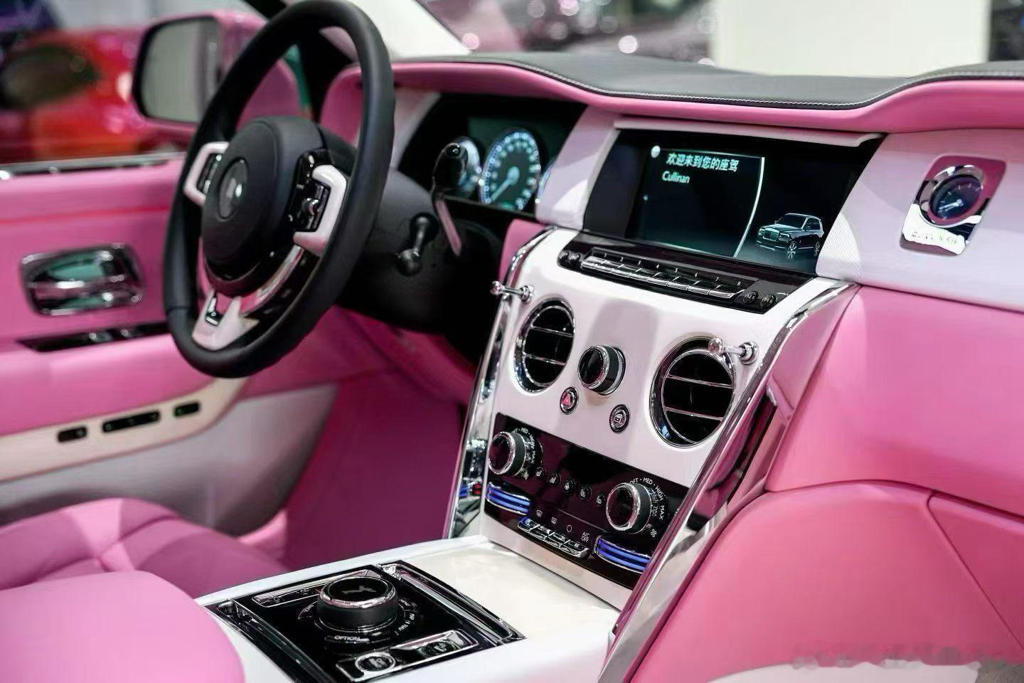 劳斯莱斯库里南4座，原厂粉色，24年入上牌，0.2万公里，车主传递 