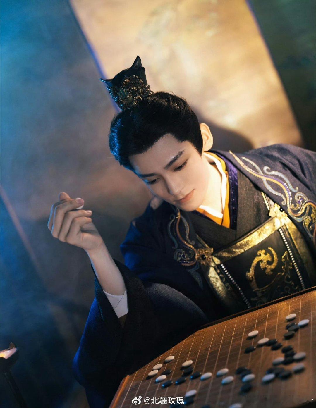 侯明昊上哪进修的演技侯明昊去哪里进修的演技，情绪输出自然细微颤抖藏着满心伤痛，好