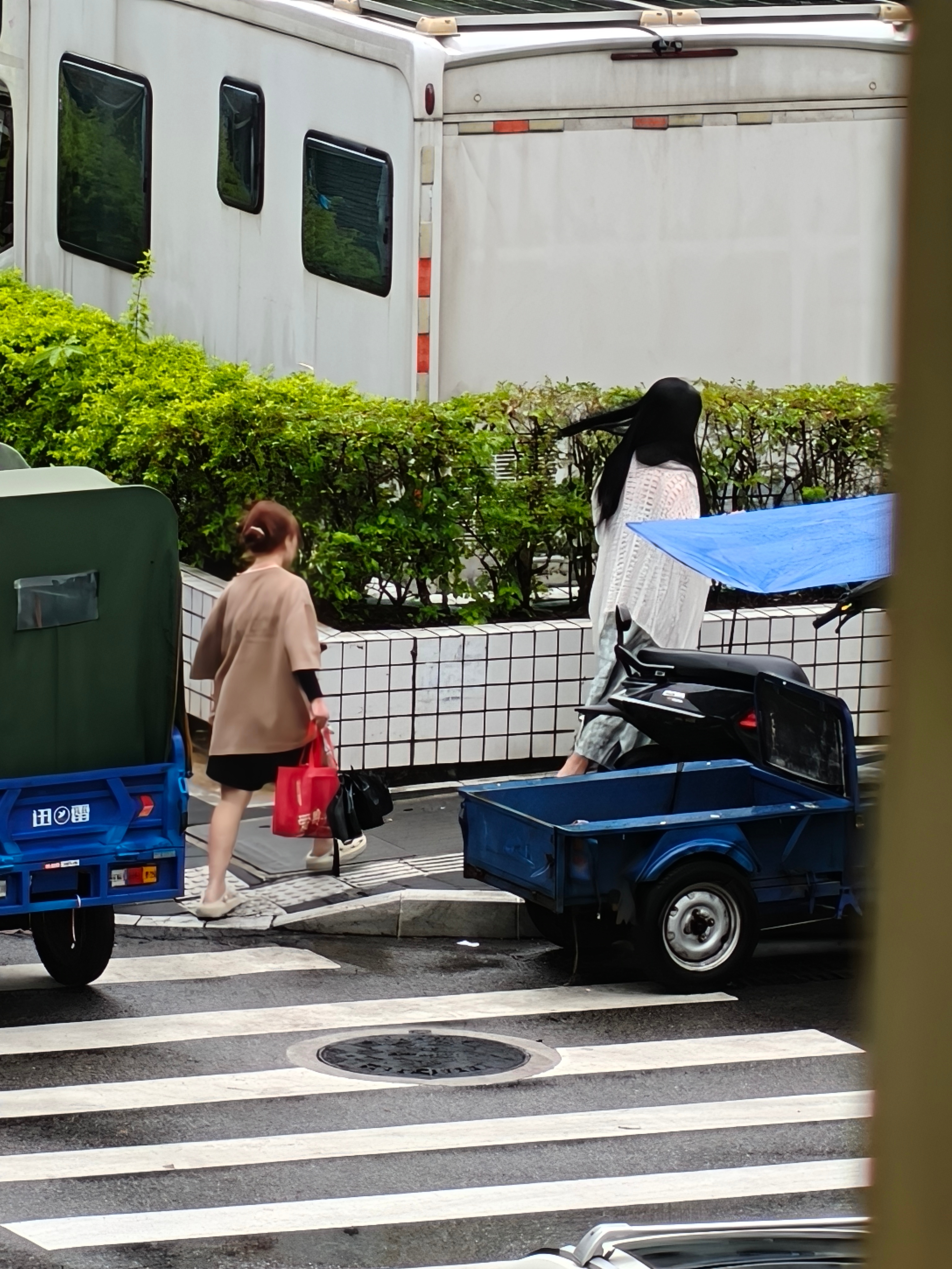 也是有上站姐了~（在公司楼下被同事在楼上偷拍的） 