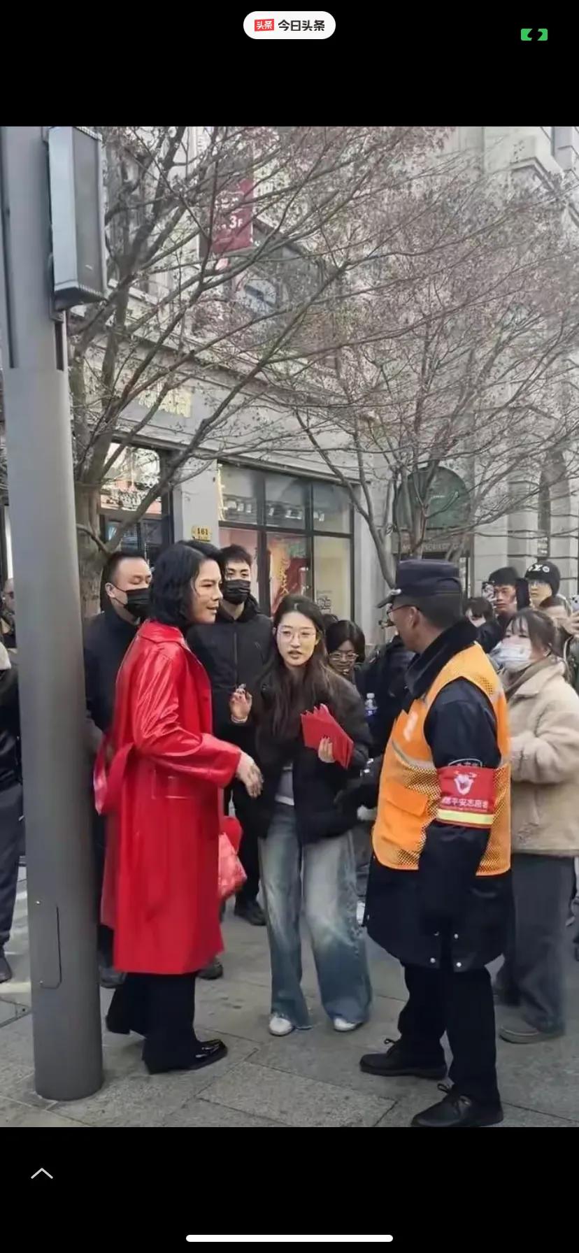 现在的向佐让人想起了前几年的陈志朋
起码也算是“准一线明星”了吧
怎么会把自己搞