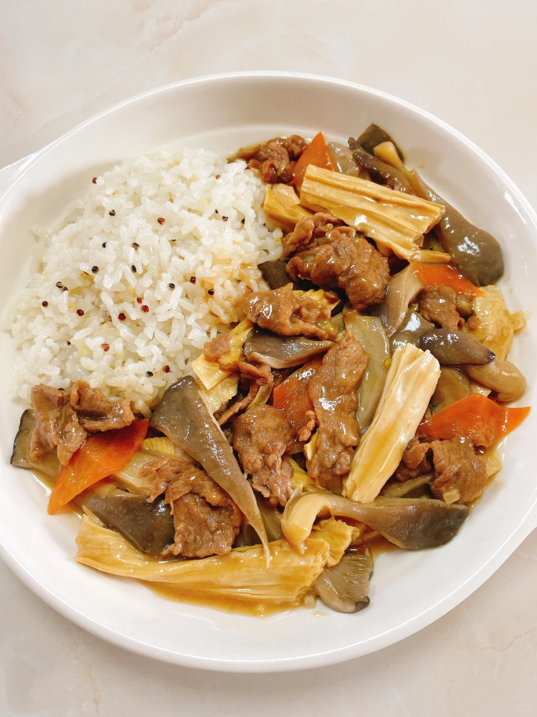 超好吃的平菇腐竹牛肉饭🍛鲜香滑嫩 巨下饭